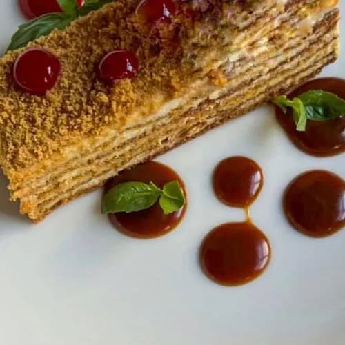 Медовик с соленой карамелью