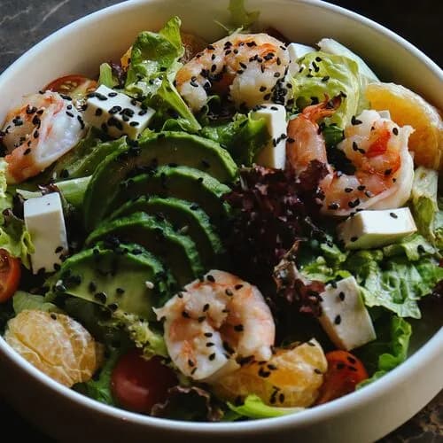 Салат с креветками, мандаринами и сыром фета