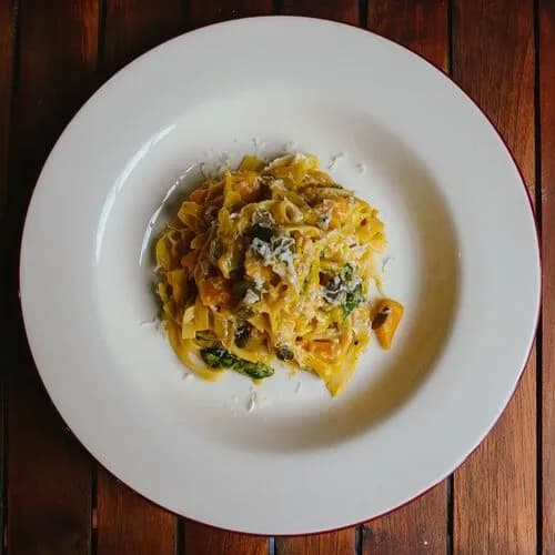 Фетучини с пряной тыквой и сыром дорблю
