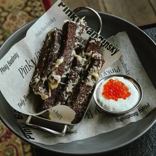 Бородинские гренки с соусом Дорблю