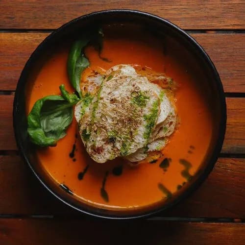 Томатный суп с гренками