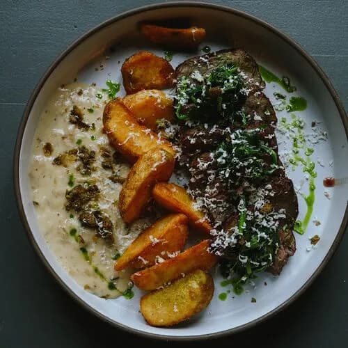 Говядина с картофельными дольками