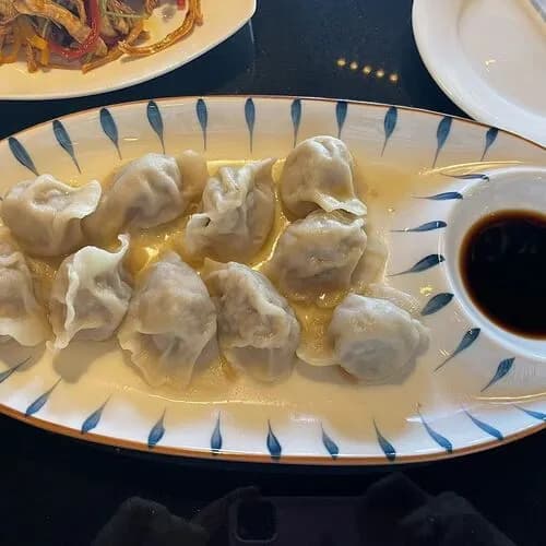 Вареные пельмени из свинины