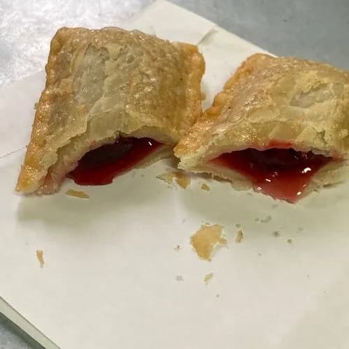 Хрустящий пирожок вишневый