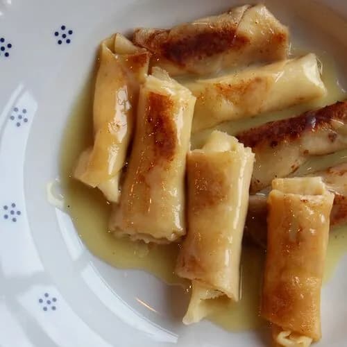 Налистники с мизинчик с творогом, изюмом и белым шоколадом