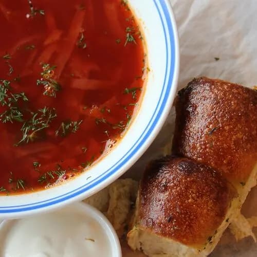 Красный борщ с говядиной и фасолью