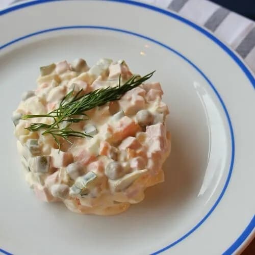 Оливье по-городскому с колбасой