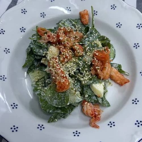 Салат с раковыми шейками