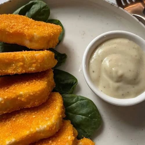 Наггетсы и сырный соус