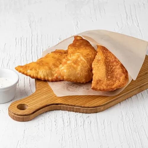 Мини-чебуреки с домашним сыром и травами