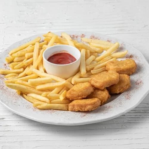 Куриные наггетсы с картофелем фри