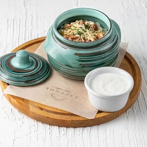 Вареники в горшочке с беконом и луком