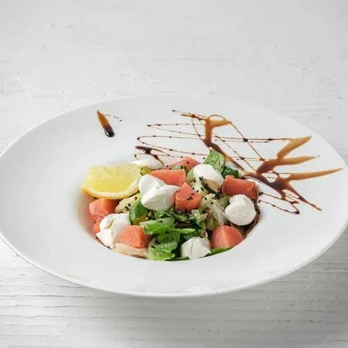 Салат с семгой и сливочным сыром