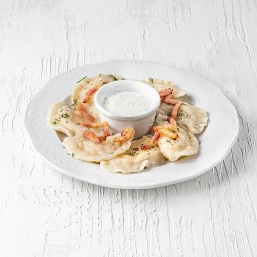 Вареники с фасолью, сыром и беконом