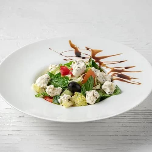 Салат овощной с домашним тминным сыром