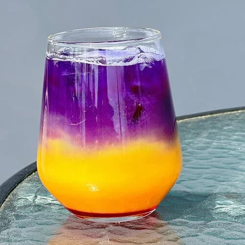 Матча-лимонад с апельсином и смородиной