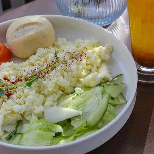 Скрэмбл с красной рыбой