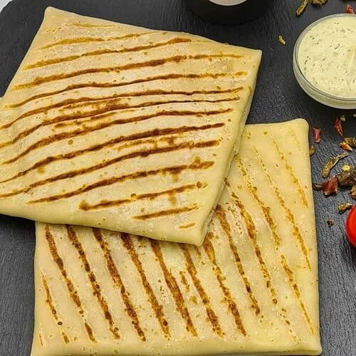 Блин с двойным сыром и соусом