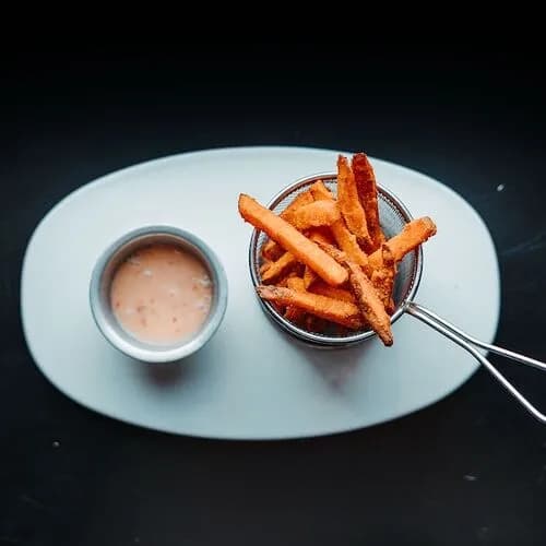 Батат фри с кокосовым чили соусом