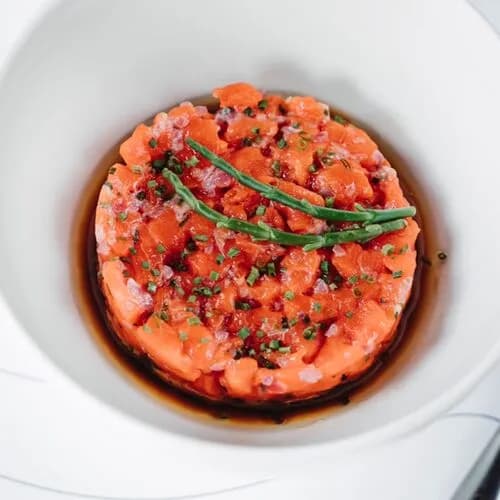 Тартар из лосося в азиатском стиле