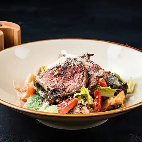 Салат овощной с говядиной