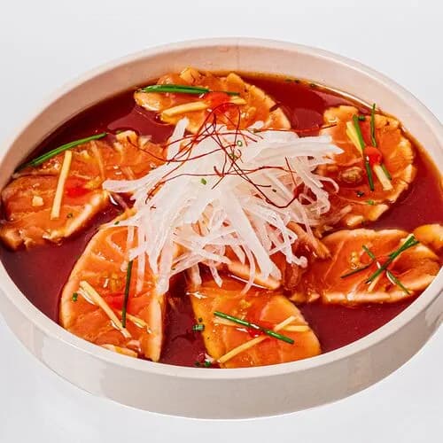 Лосось татаки с соусом юдзу