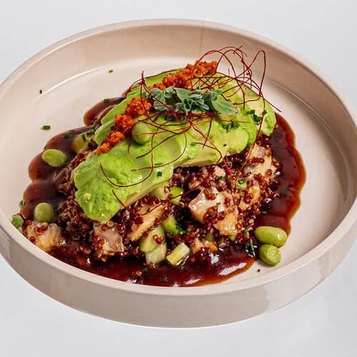 Салат с угрем и киноа