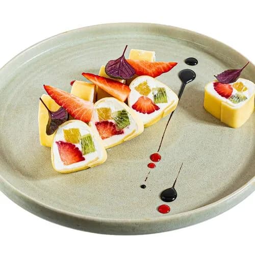 Ролл с тропическими фруктами