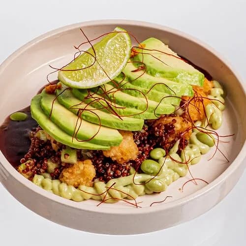 Салат с креветками и киноа