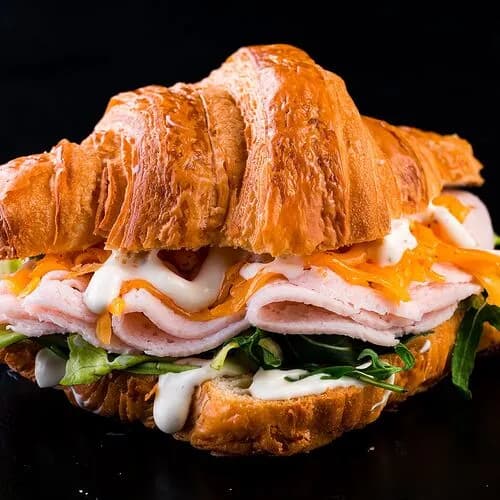 Круассан с ветчиной и сыром