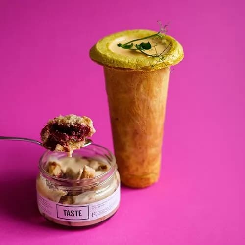 Крем-суп сырный и десерт медовик с вишней