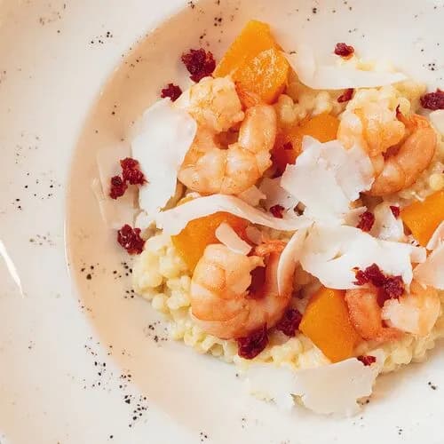 Птитим с тыквой, креветками и козьим сыром