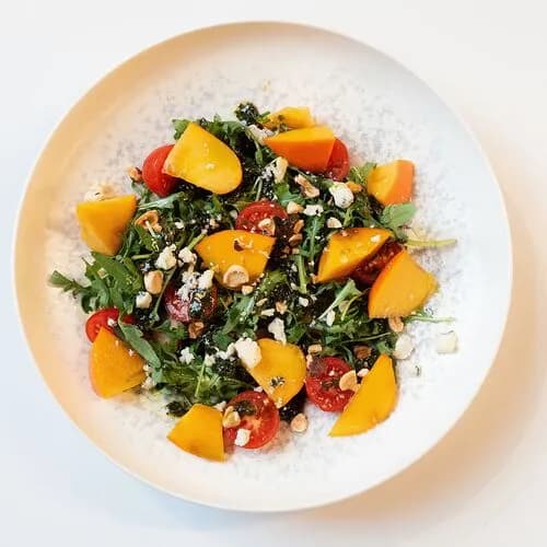 Салат с томатами и хурмой