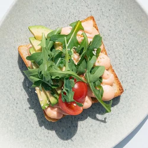 Мусс из маринованного лосося на булочке бриошь