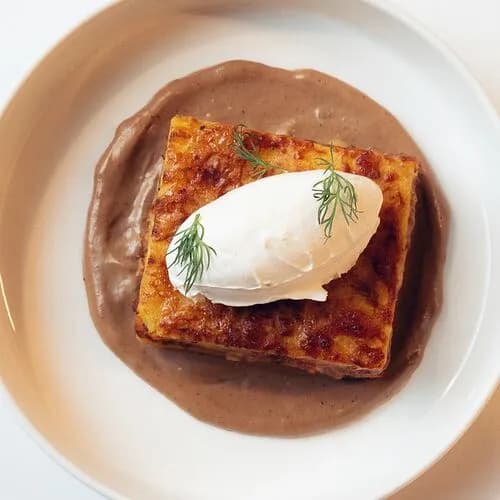 Картофельный пирог с говяжьим фаршем и подвесной сметаной