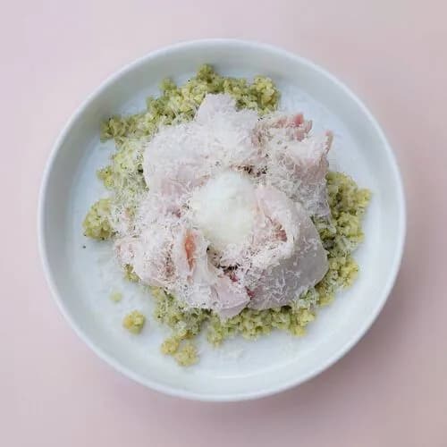 Булгур с домашней ветчиной из индейки и яйцом пашот