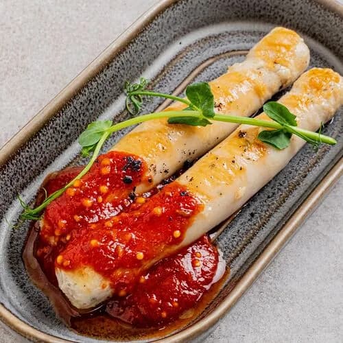 Колбаски гриль с мясным соусом и французской горчицей