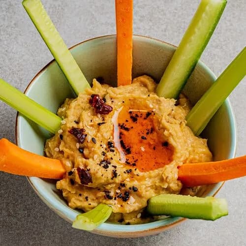 Хумус с миксом из свежих овощей