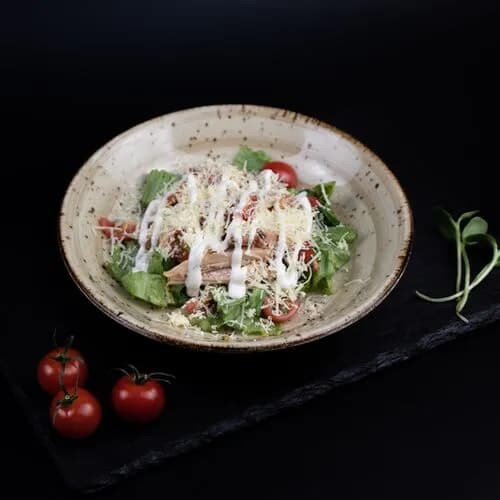 Салат Цезарь с курицей