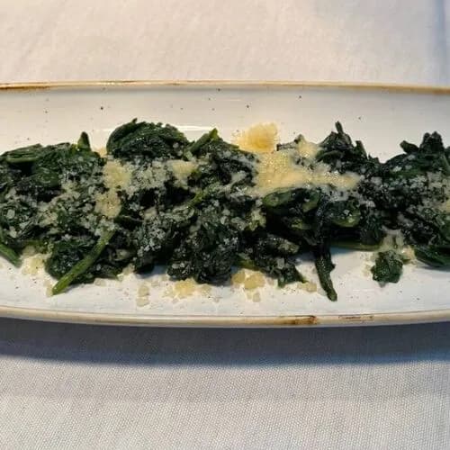Шпинат со сливочным маслом и пармезаном