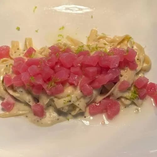 Тальятелле cacio e pepe с тартаром из тунца