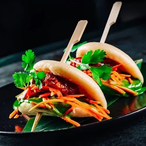 Бао с цыпленком в соусе хойсин