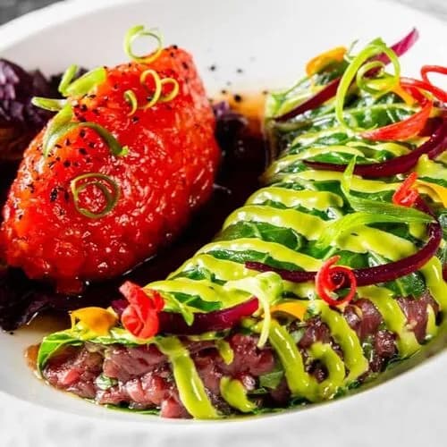 Тартар из говядины с копченой паприкой