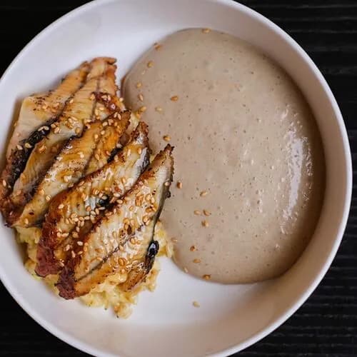 Угорь унаги, скрэмбл с булгуром и муссом угорь