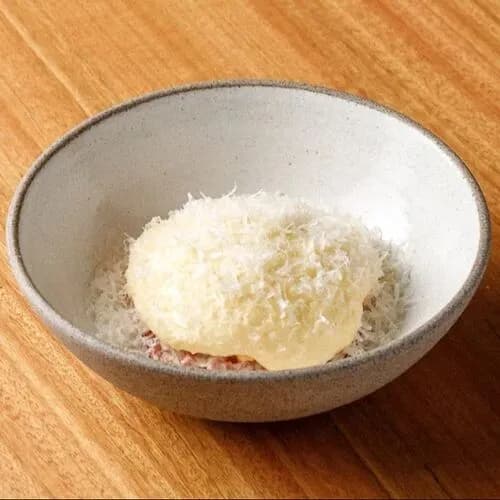 Тартар говядина, скрэмбл, голландский мисо мусс