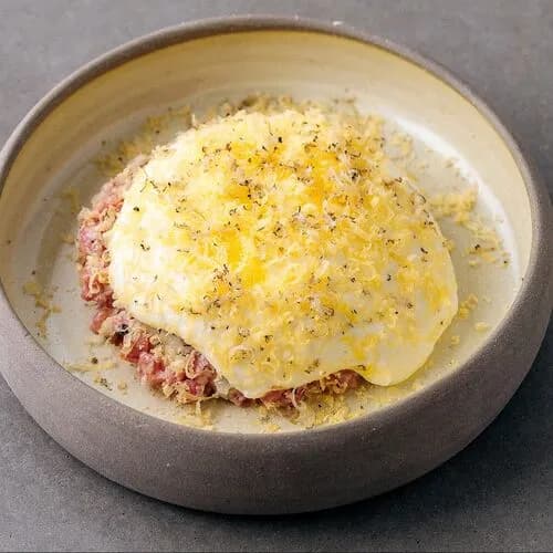 Тартар говядина и мусс пармезан