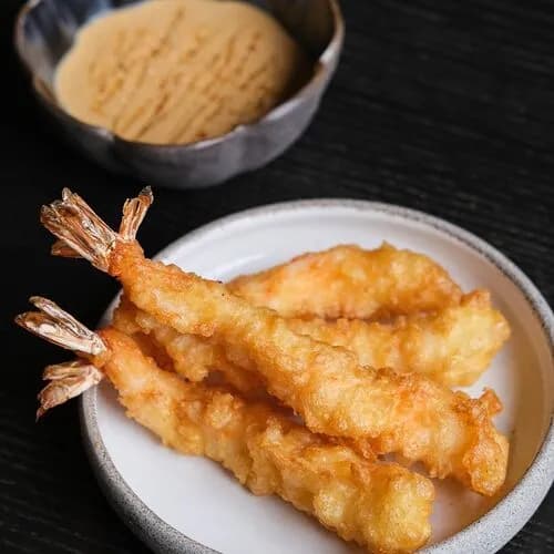 Креветки темпура с соусом бэнг бэнг