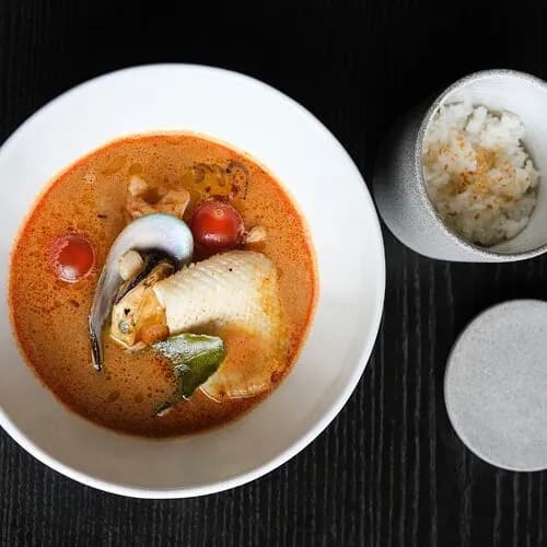 Том ям с морепродуктами