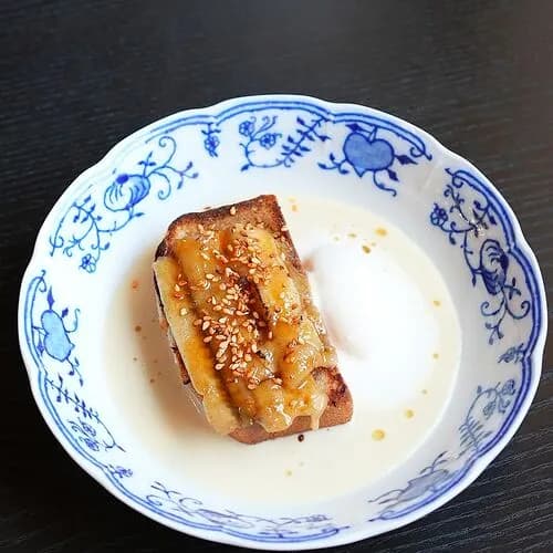 Банан унаги с кунжутом