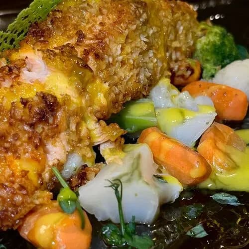 Фирменный лосось в карри